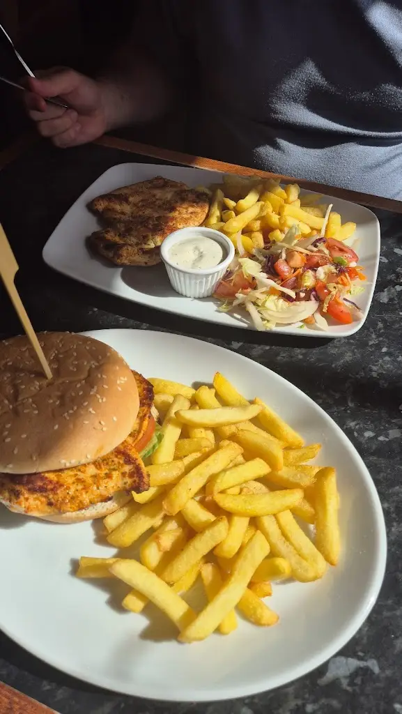 Gabriela Gita_Cafe roma_Duntocher_review