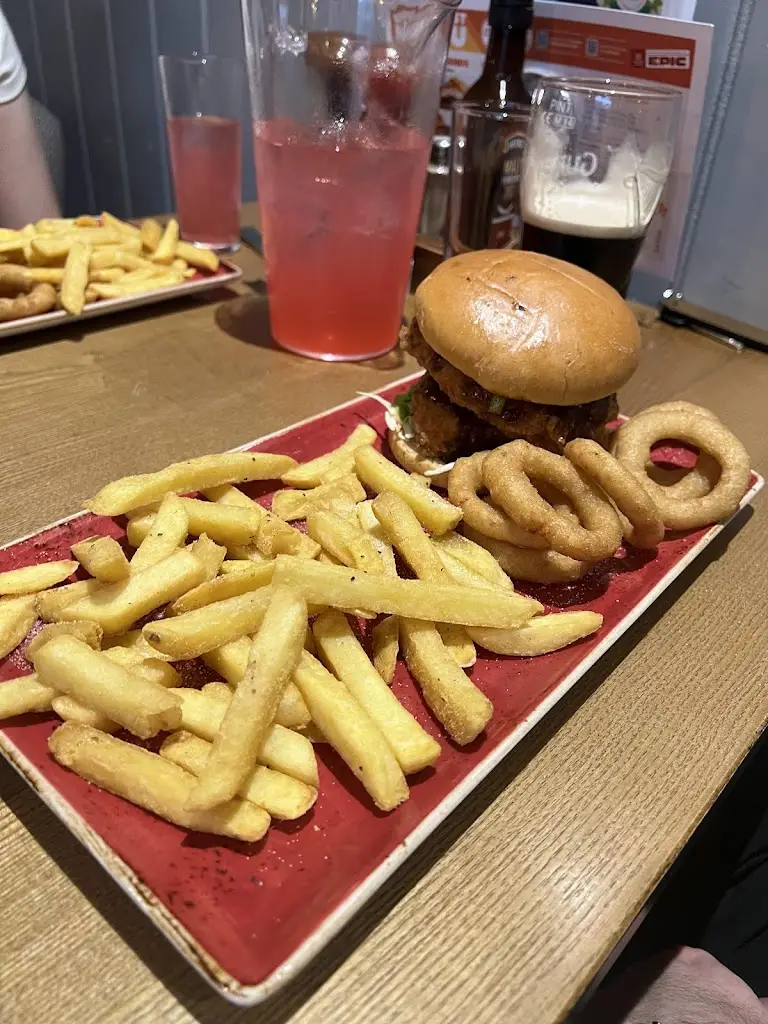 Alex Mcgillivray_The Titan_Duntocher_review