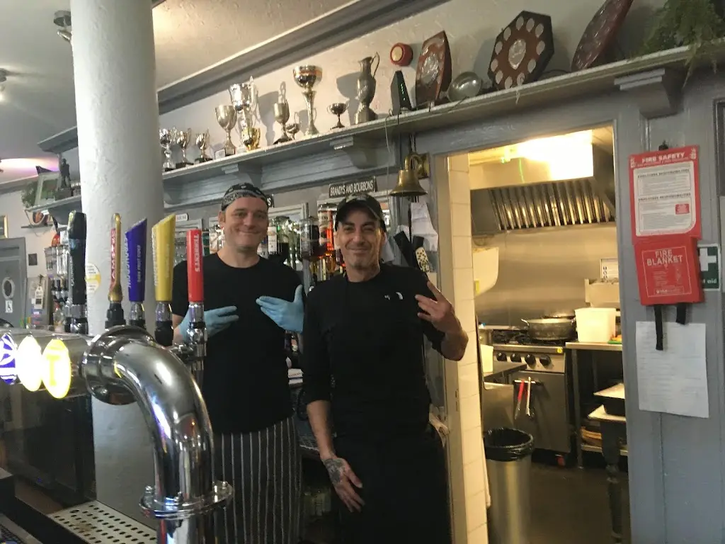 Cecil Burnett_The Park Bar_Duntocher_review