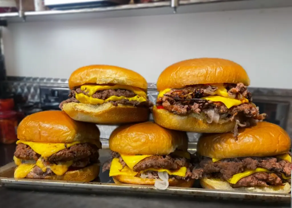 Menu_Easy Burgers_Fauldhouse_imagen_1