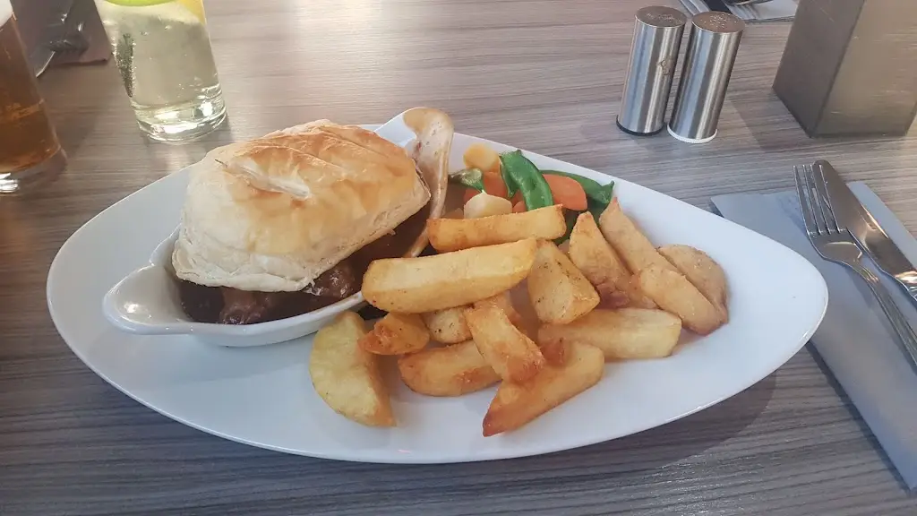 Bracken Bar & Restaurant_Erskine_slider_image_2