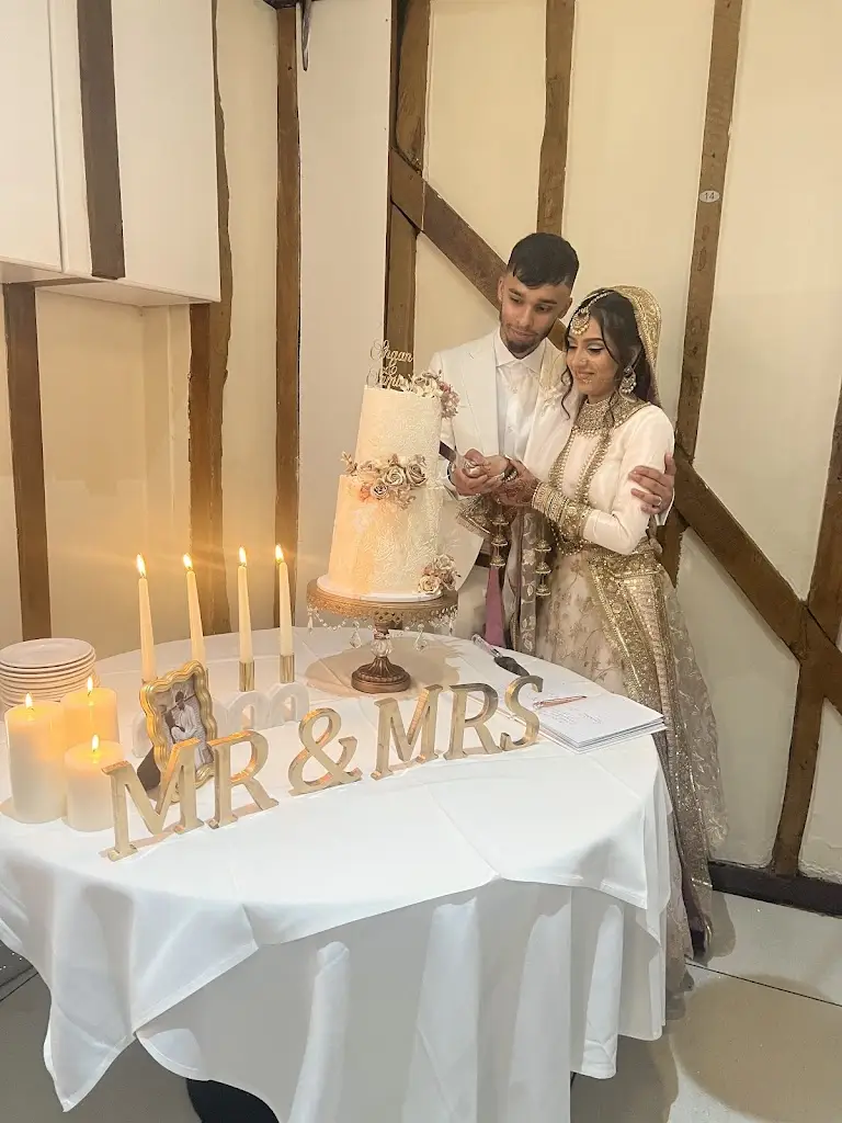 Aysha Law_Beauvoir Arms_Billericay_review