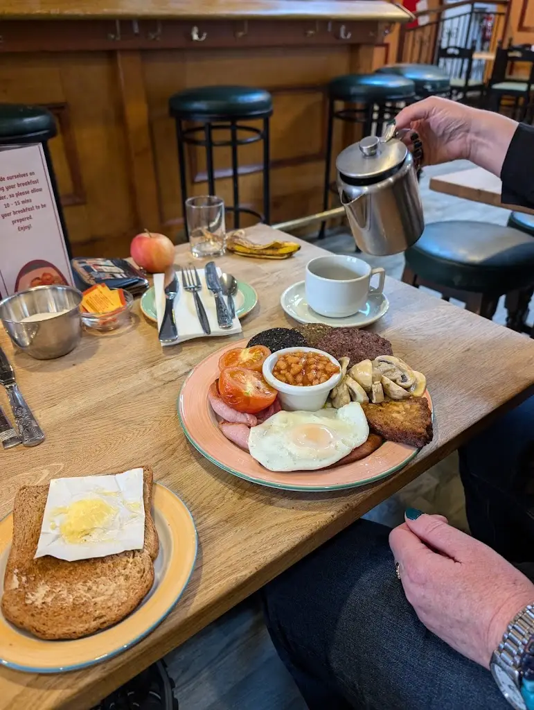 Doreen Milne_The Red Lion_Fochabers_review