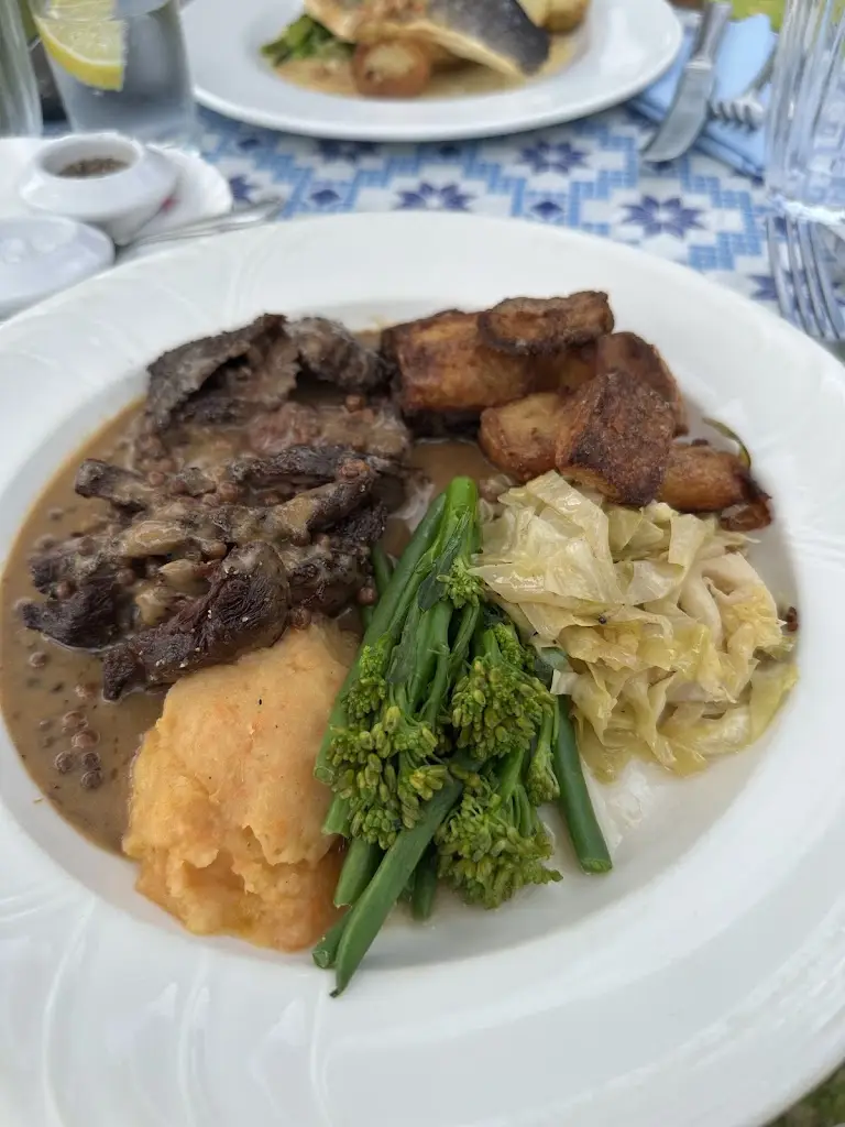 Michelle Isler_The Grouse & Claret_Falkland_review