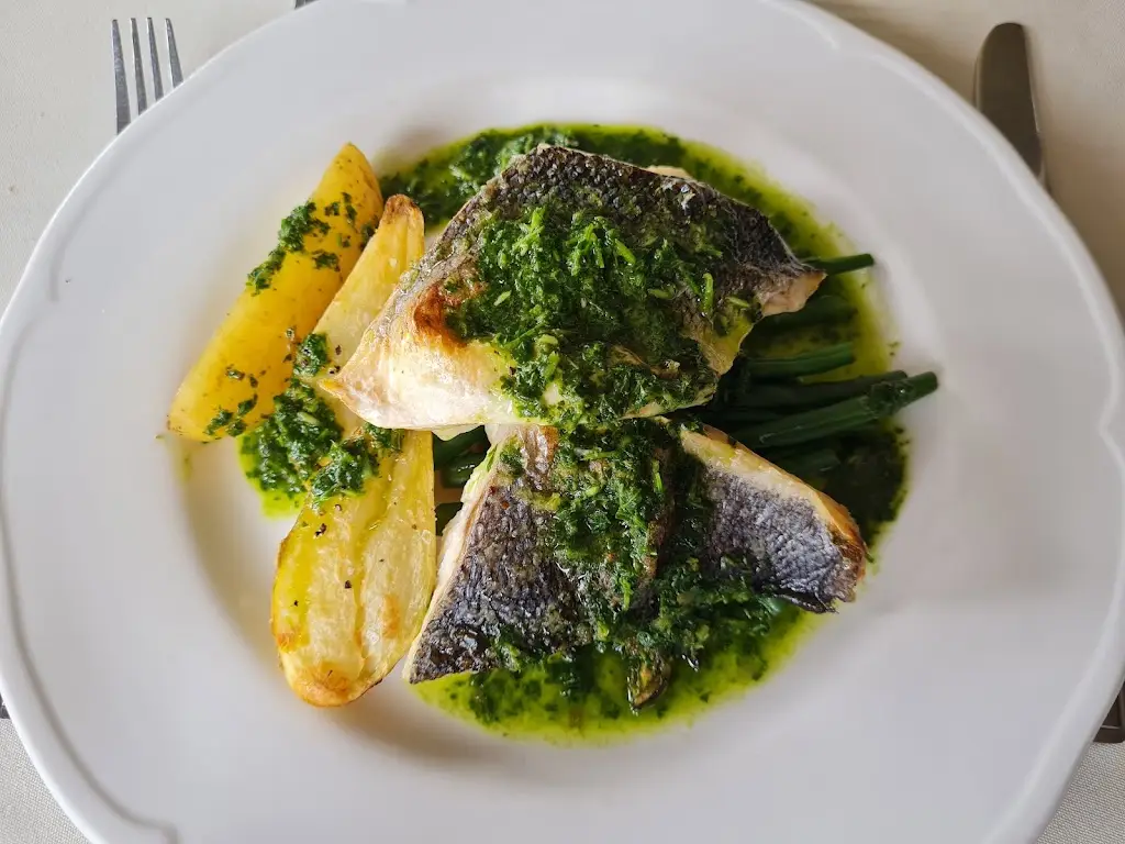 The Grouse & Claret_Falkland_slider_image_2