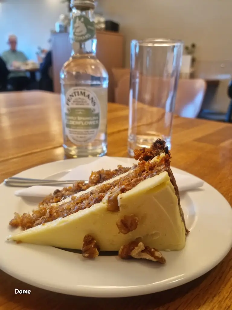 Avalon Ellis_Campbells Coffee House Eatery_Falkland_review