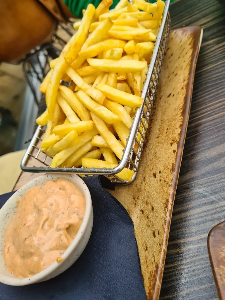 Nasreen Ashkanani_Oblo_Eyemouth_review