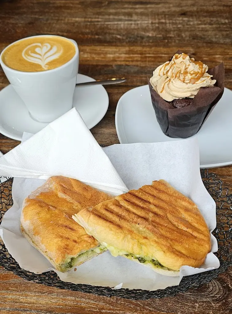 Rialto Café_Eyemouth_slider_image_3