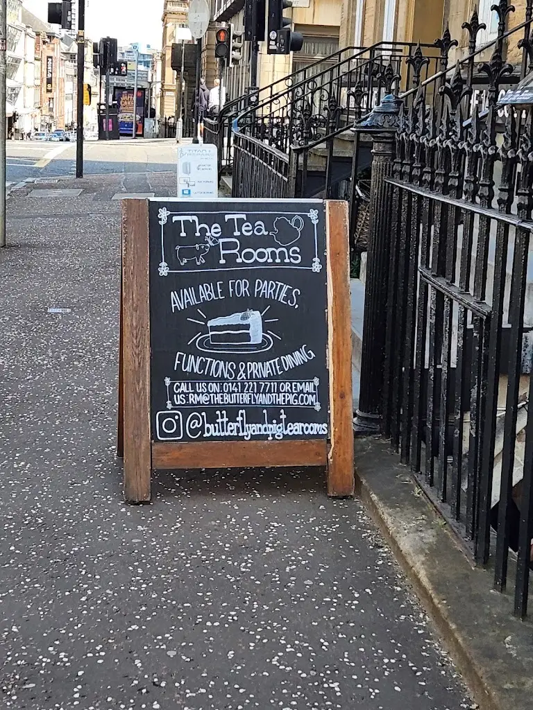 S Gries_The butterfly and the pig_Glasgow City_review