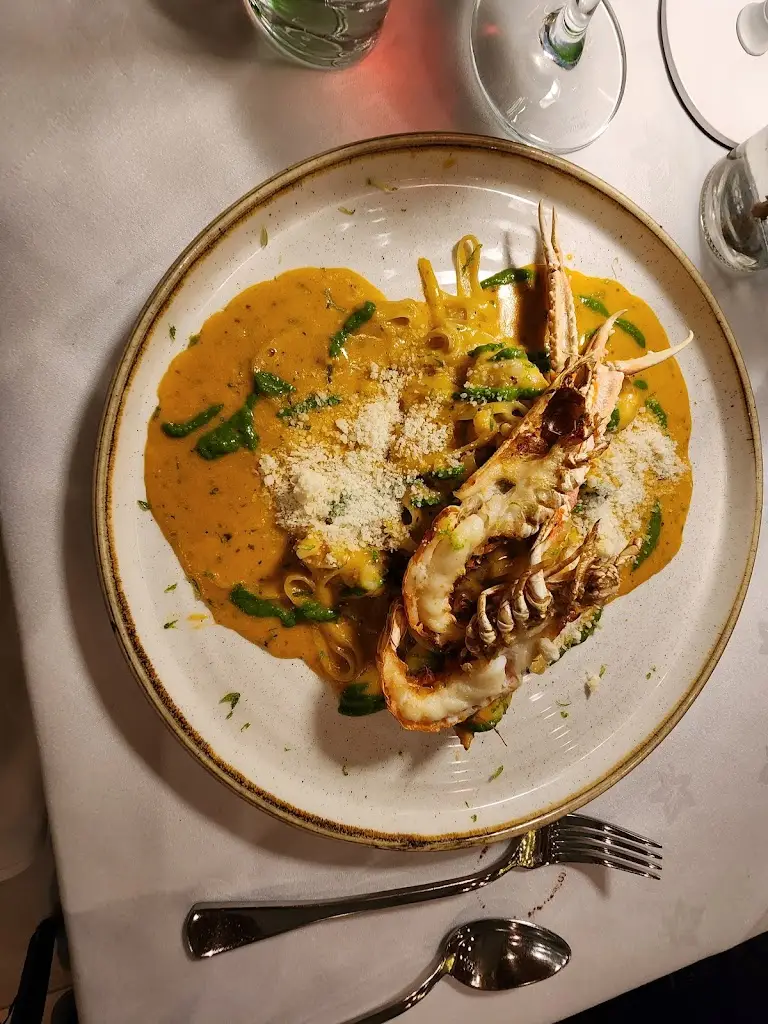 H KIM_La Lanterna_Glasgow City_review