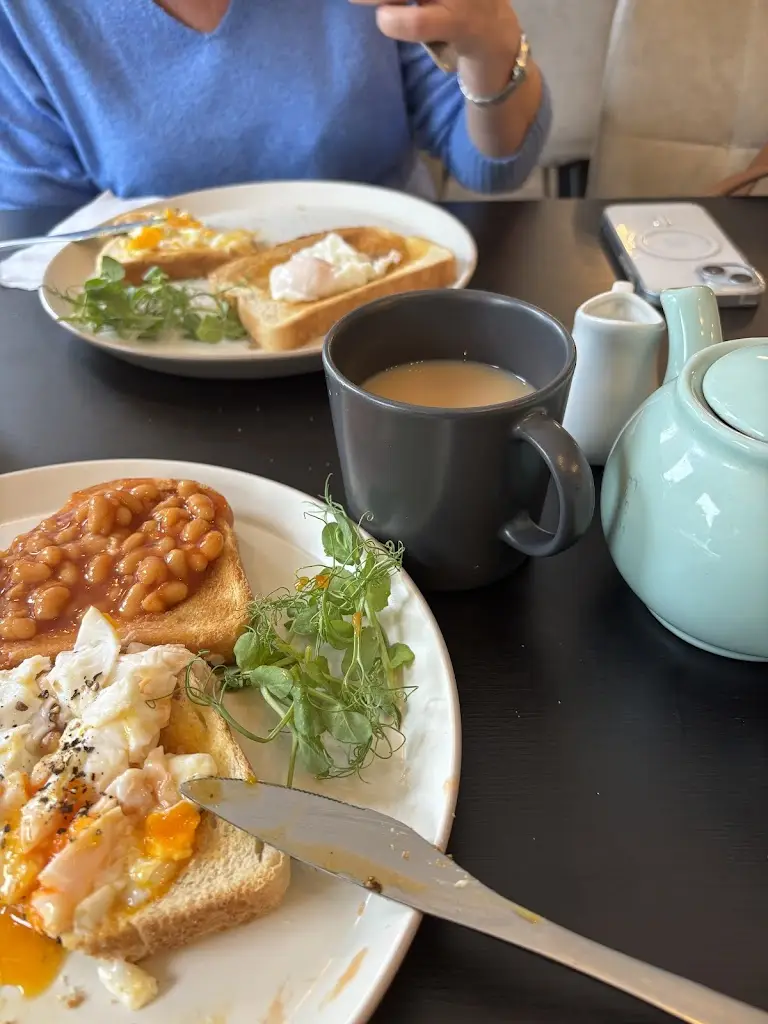 George Earle_Mooreish Delights Coffee House_Bircotes_review