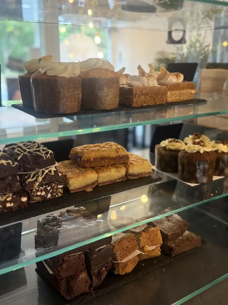 Mooreish Delights Coffee House restaurant in Bircotes