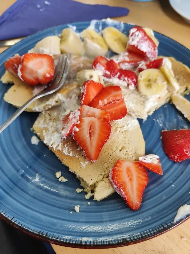 Julian Harris_Bluebird Cafe_Gourock_review