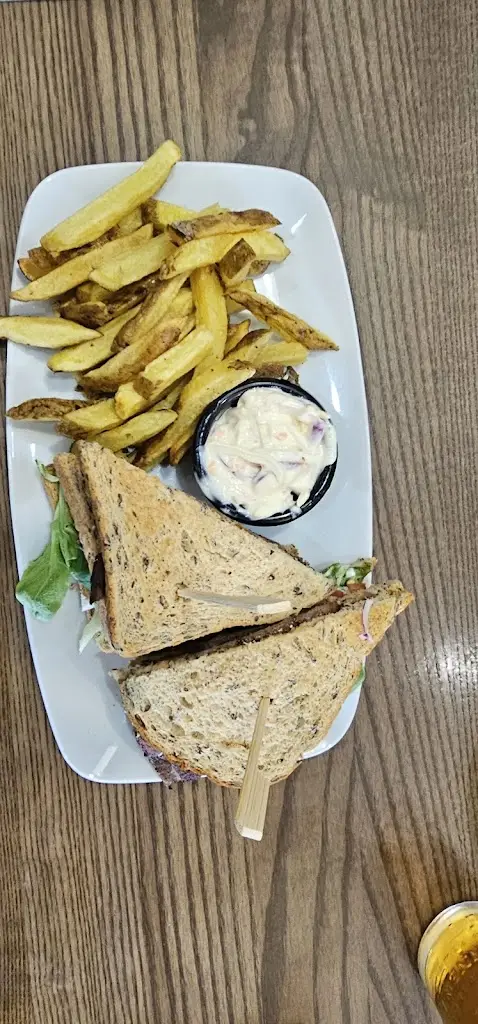 Robb_The Abbotsinch_Grangemouth_review