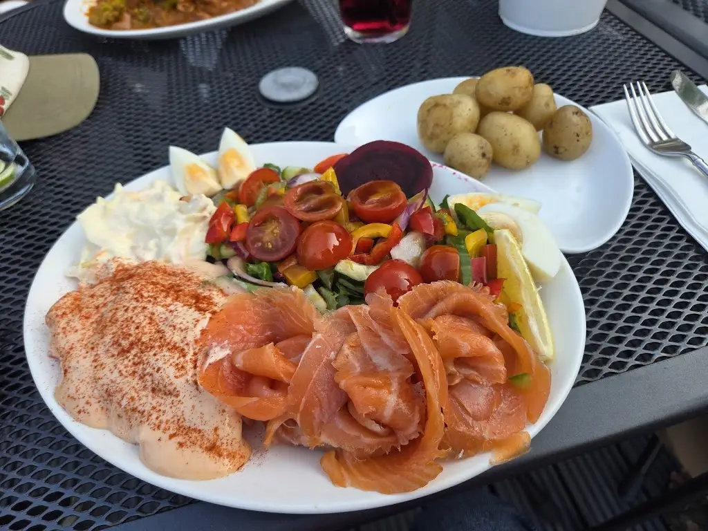 Monica_Claremont Inn_Grangemouth_review