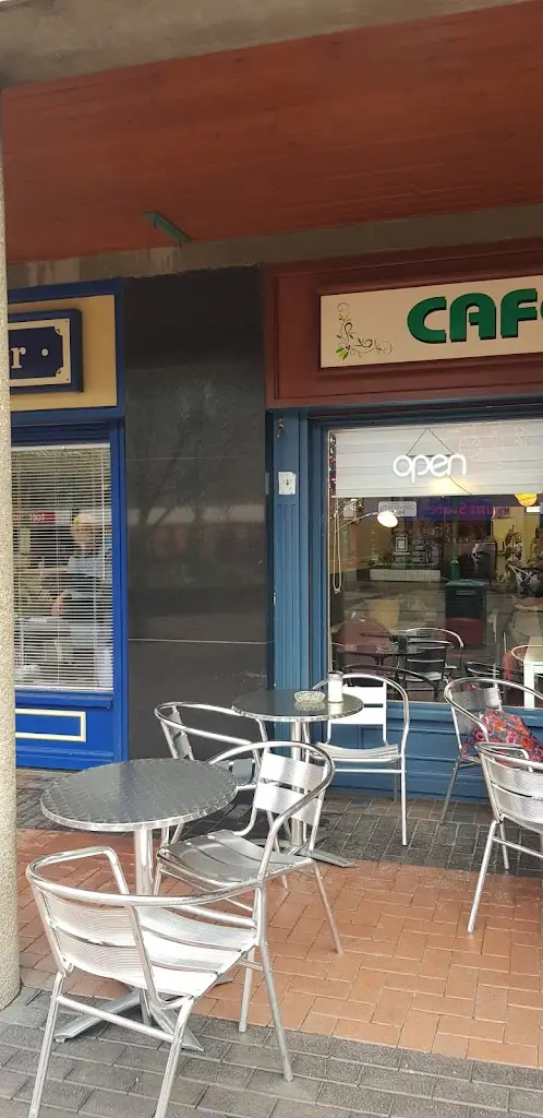 Christine Lewis_Cafe Torino_Grangemouth_recensione