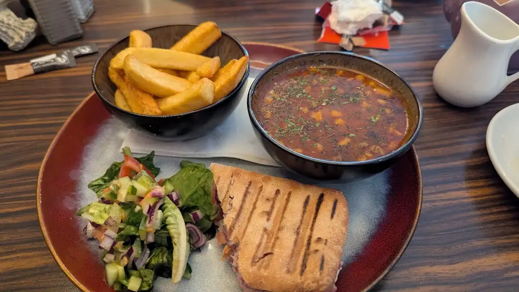 Gretchen O'Bleness_The White Hart Restaurant & Newmarket Bar_Forres_recensione