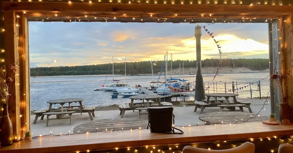 Alex Pilkington_The Captain's Table_Forres_recensione