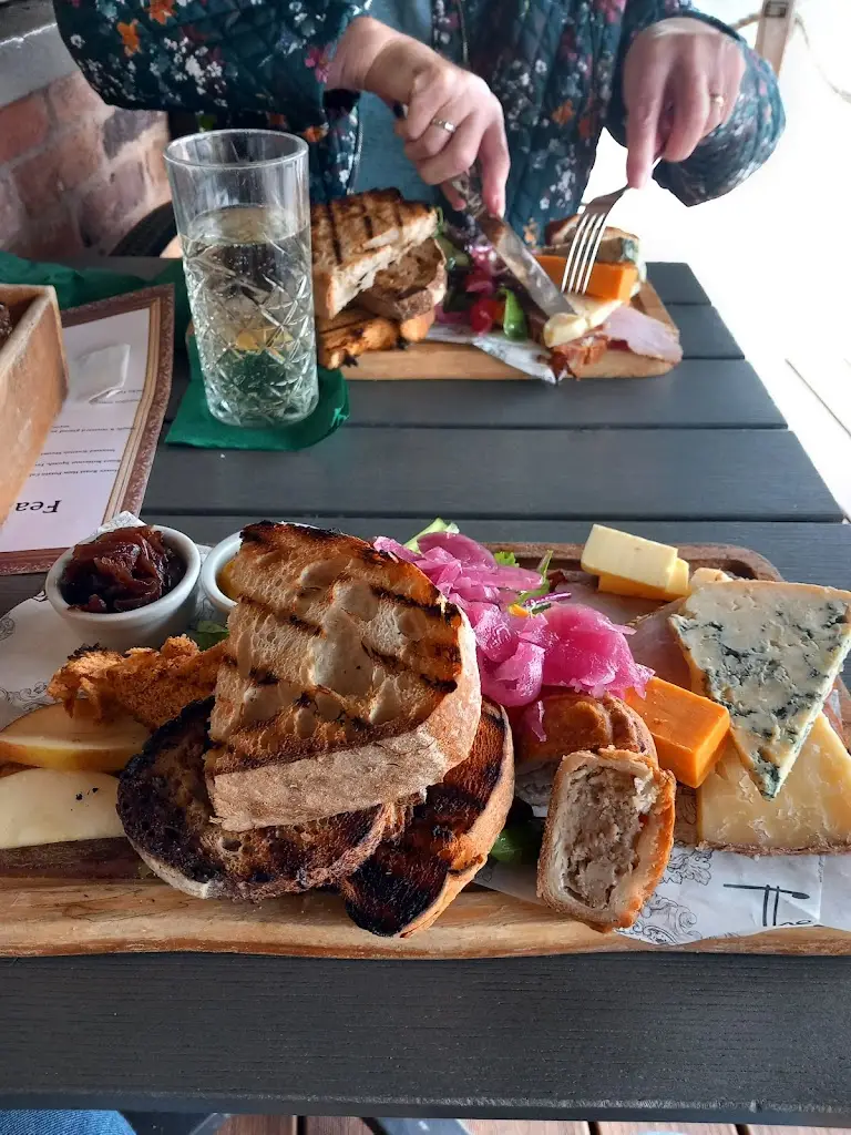 Menu_The Lion at Farnsfield_Bilsthorpe_image_9