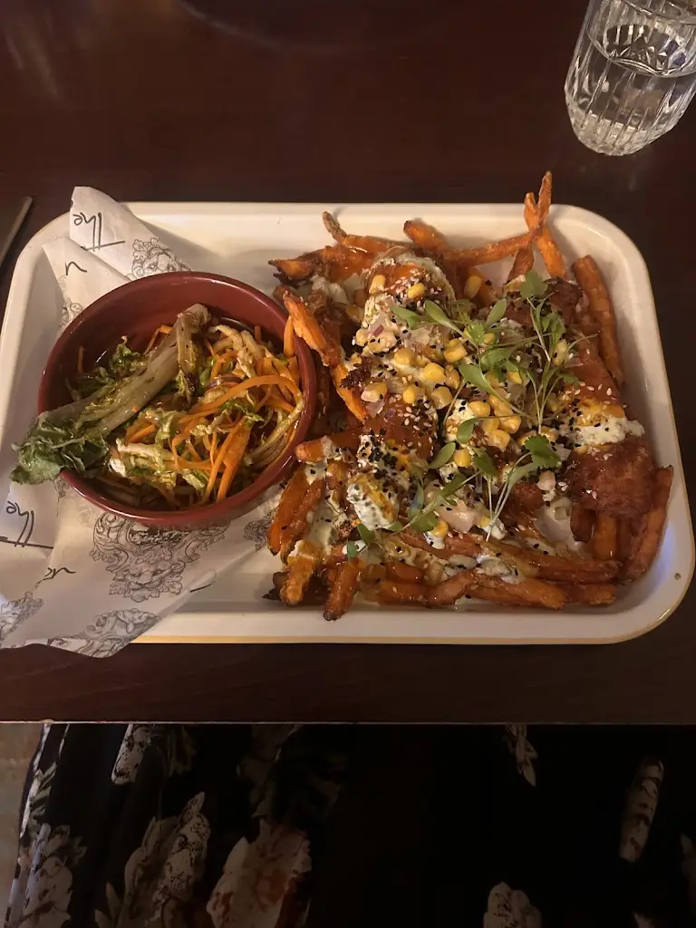 Yvonne Sanders_The Lion at Farnsfield_Bilsthorpe_review