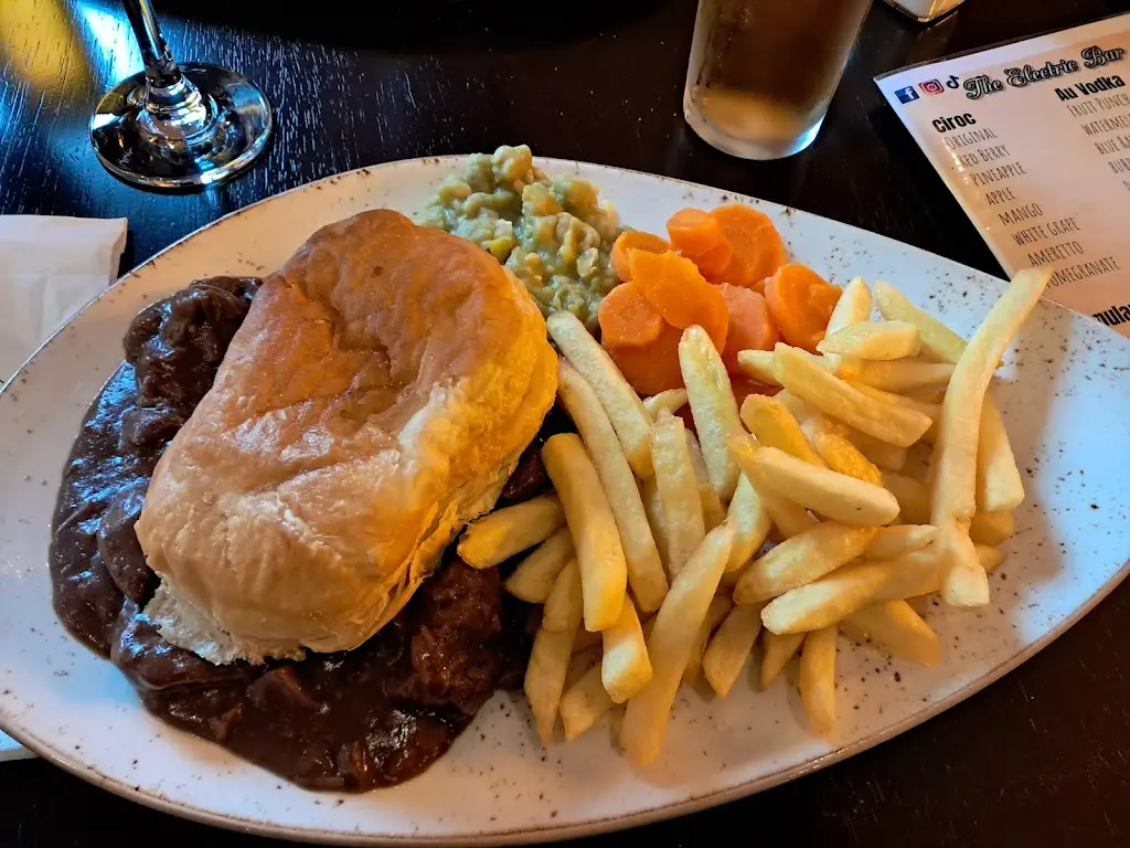 Electric Bar_Holytown_slider_image_2