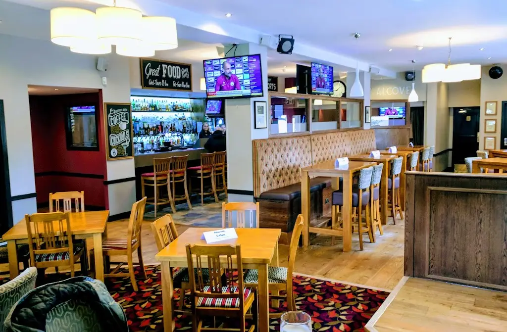 Electric Bar_Holytown_slider_image_3