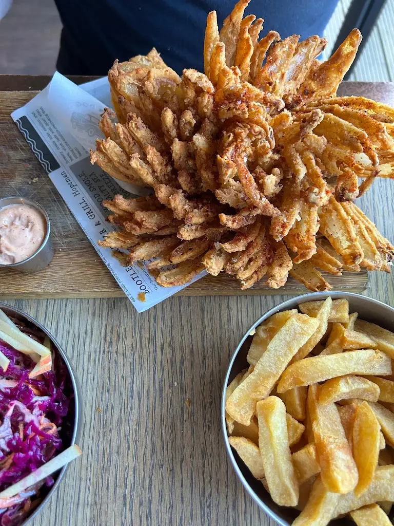 Gary Smith_Bootleggers Bar & Grill_Hopeman_review