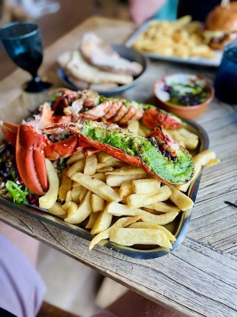 Richard Moore_Bootleggers Bar & Grill_Hopeman_review