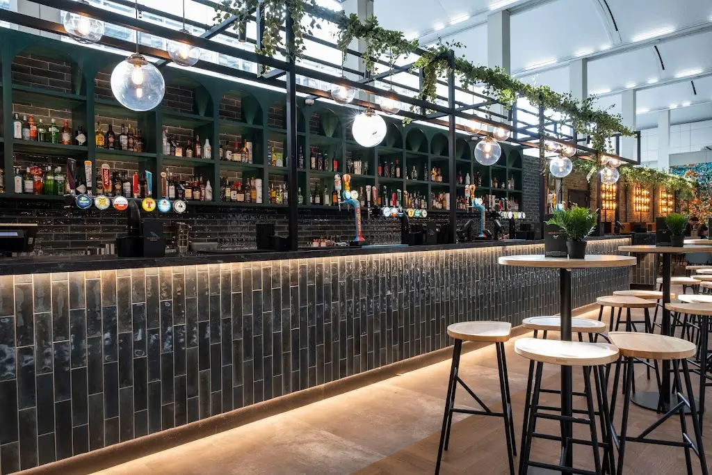 Bird & Signet Bar_Inchinnan_slider_image_1