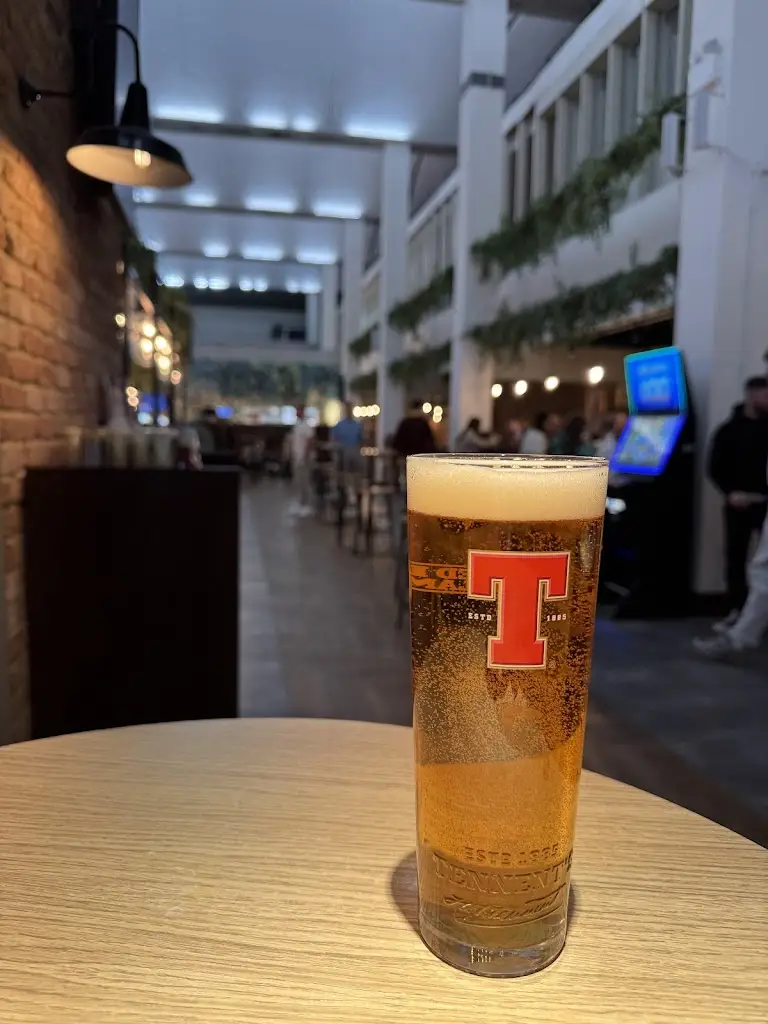 Bird & Signet Bar_Inchinnan_slider_image_3