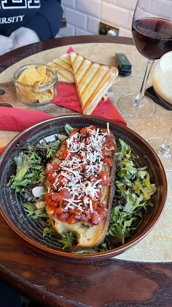 Lee Whyte_La Jupe_Helensburgh_review