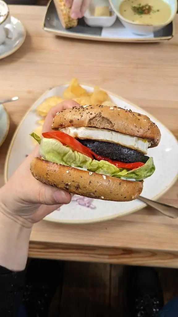 Hannah Vuozzo_High Street Merchants - Square One Dining & Full Circle Art Gallery_Grantown on Spey_review