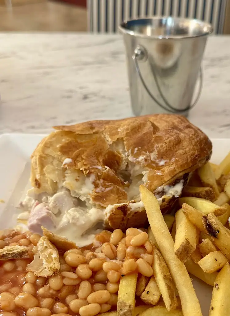 Michael Hands_The Avenue_Grantown on Spey_review