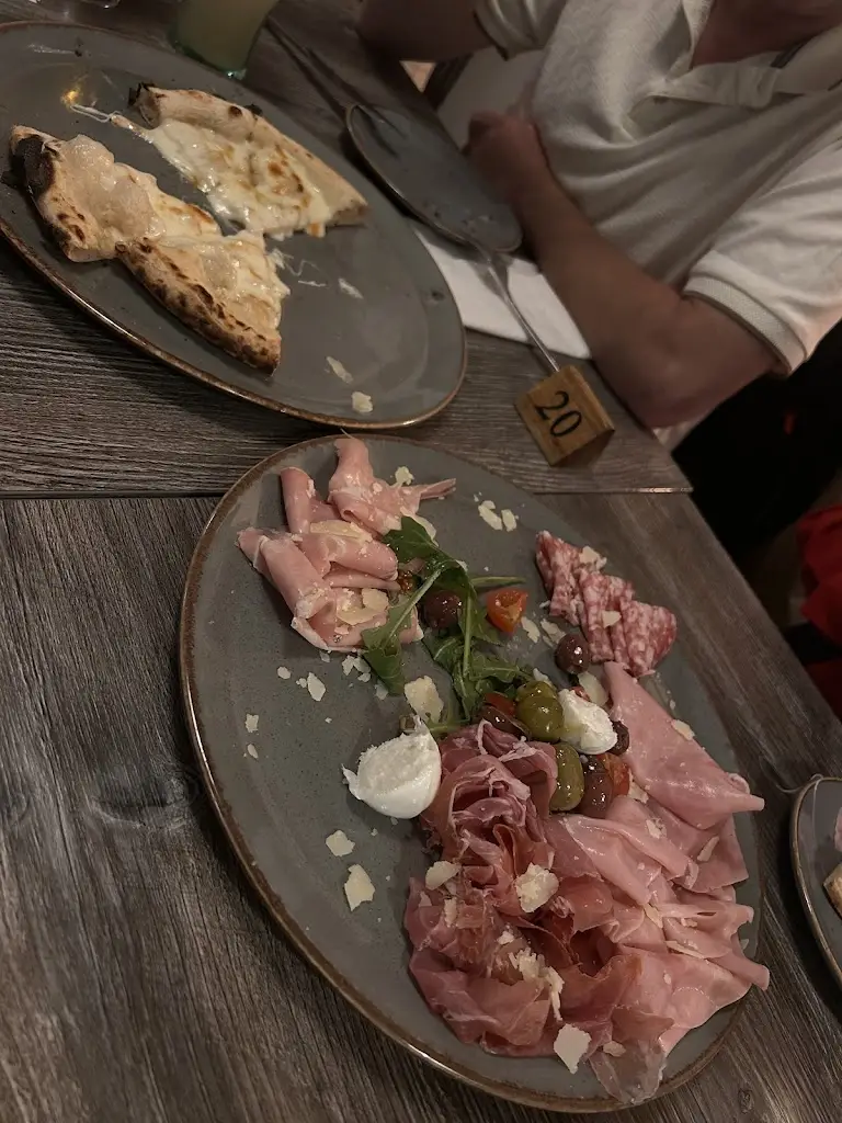 Sophie Scott_Hunters Stables Bar & Bistro_Galashiels_review