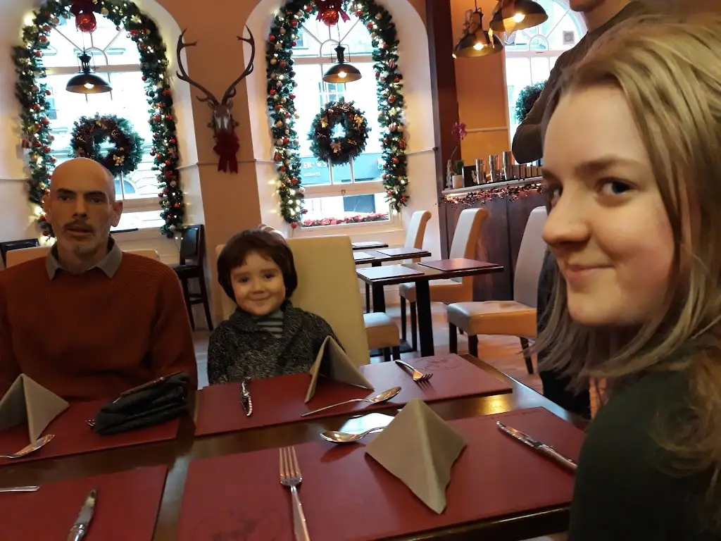 Genevieve Matthews_The Night Safe_Hawick_review