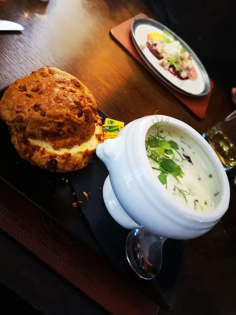 Livvy_The Horseshoe Inn_Innerleithen_review