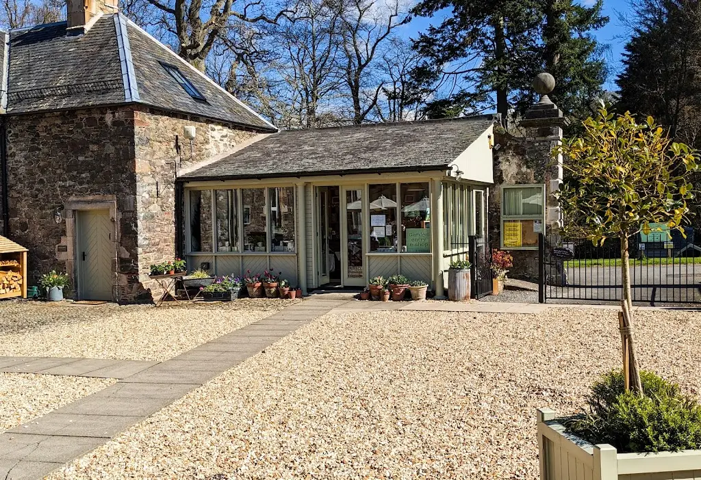 Lewis McCulloch_The Courtyard Cafe at Kailzie Gardens_Innerleithen_recensione