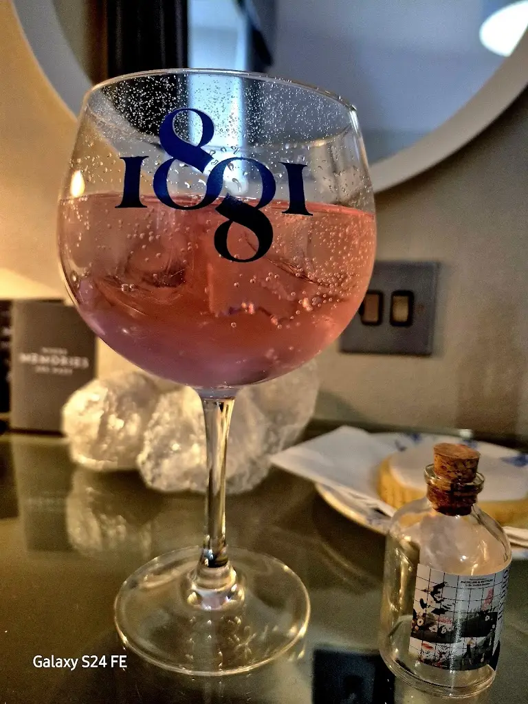 Linda Mansell_The Park_Innerleithen_review