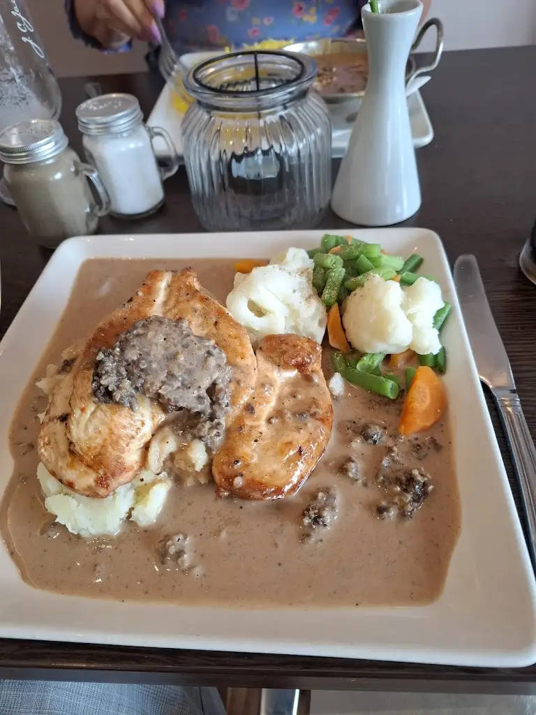 Ghillie's_Isle of Bute_slider_image_3