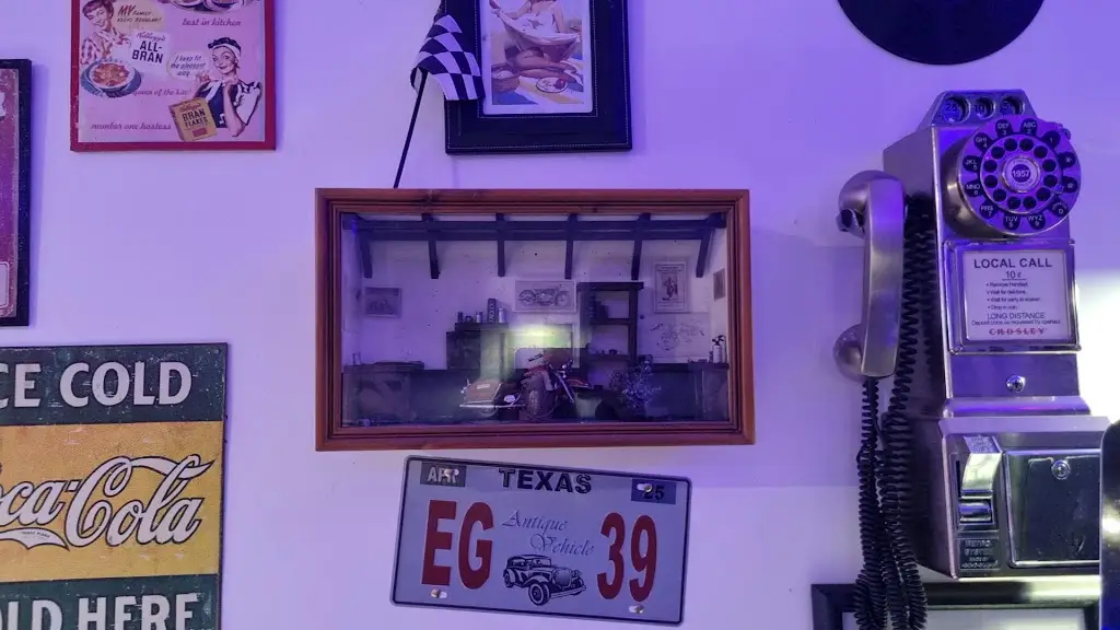 Russell D_Cadillac Kustomz Diner_Isle of Bute_review