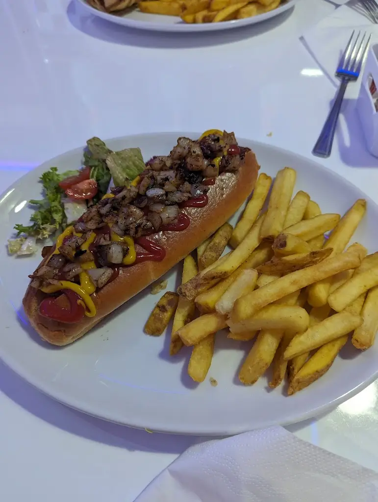 Sean Hurter_Cadillac Kustomz Diner_Isle of Bute_review