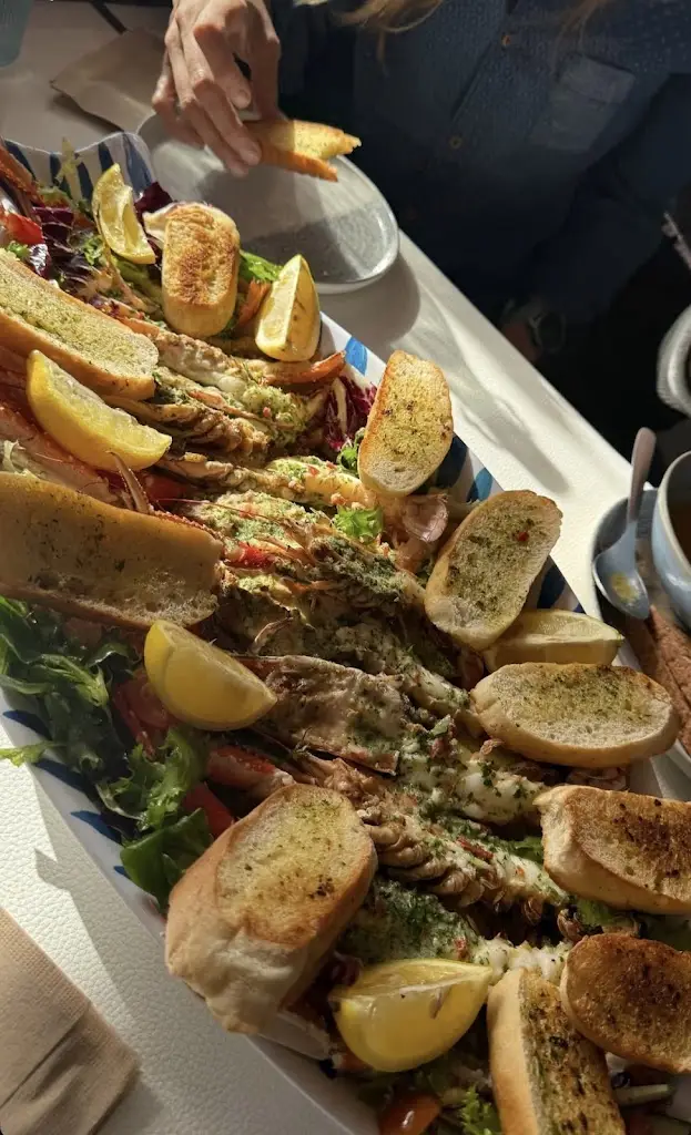 Milly Mackay- Wilson_Ettrick Bay Cafe_Isle of Bute_reseña