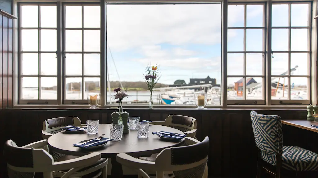 Crown & Anchor restaurant in Birdham