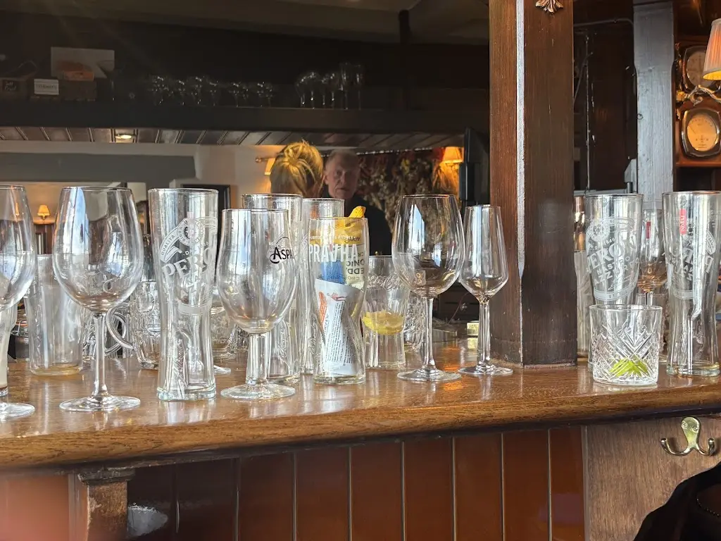 Crown & Anchor_Birdham_slider_image_3