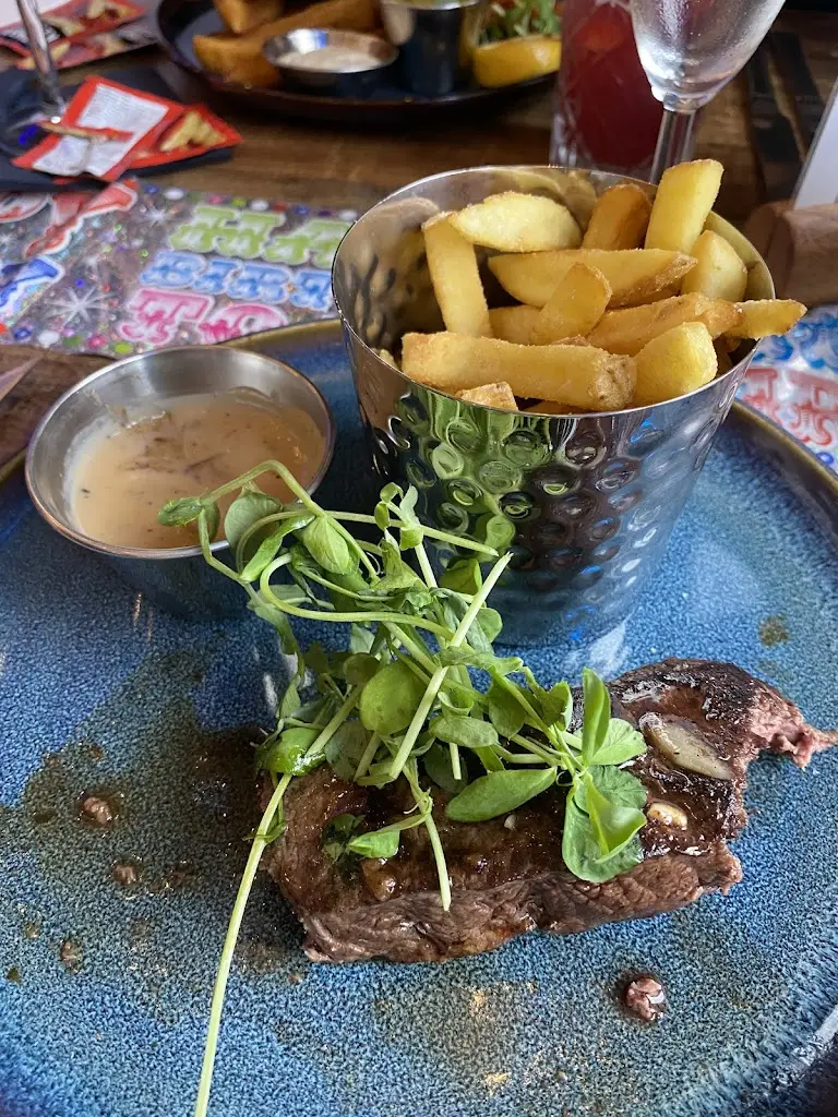 Luca’s Bar & Restaurant Millport_Isle of Cumbrae_slider_image_3