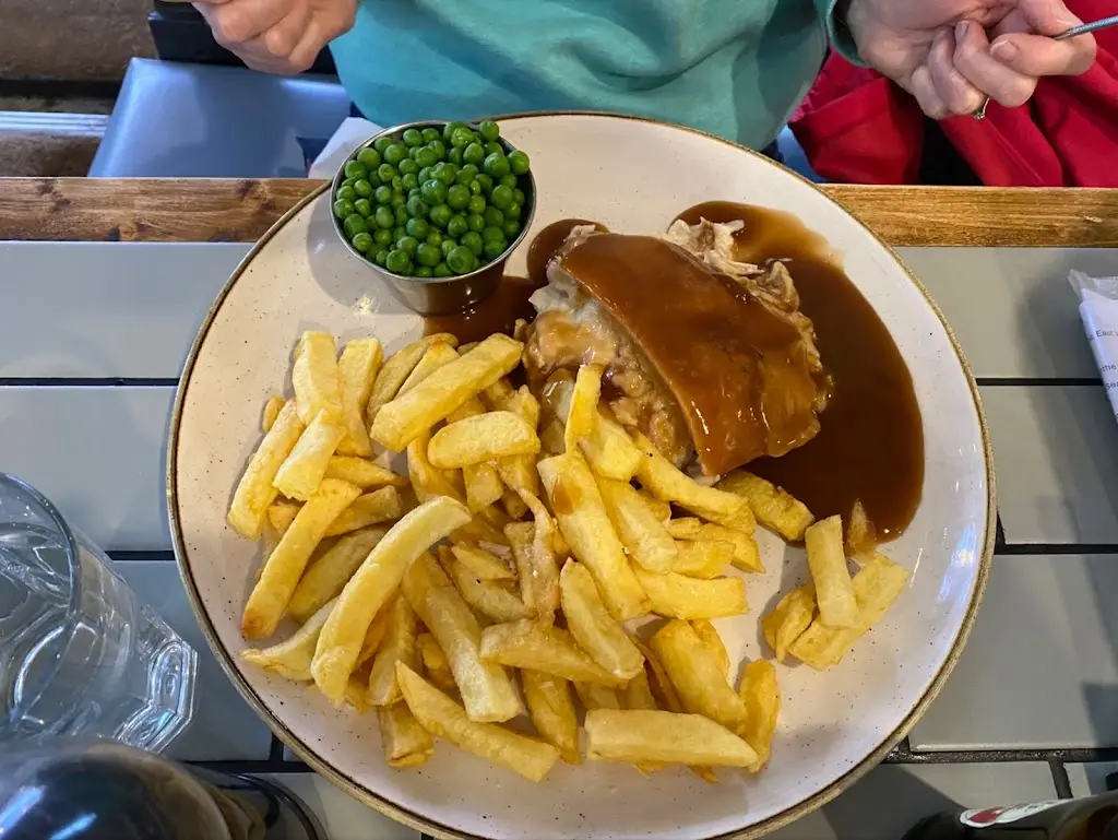 Peter Meade_The Boulevard East Wittering_Birdham_review