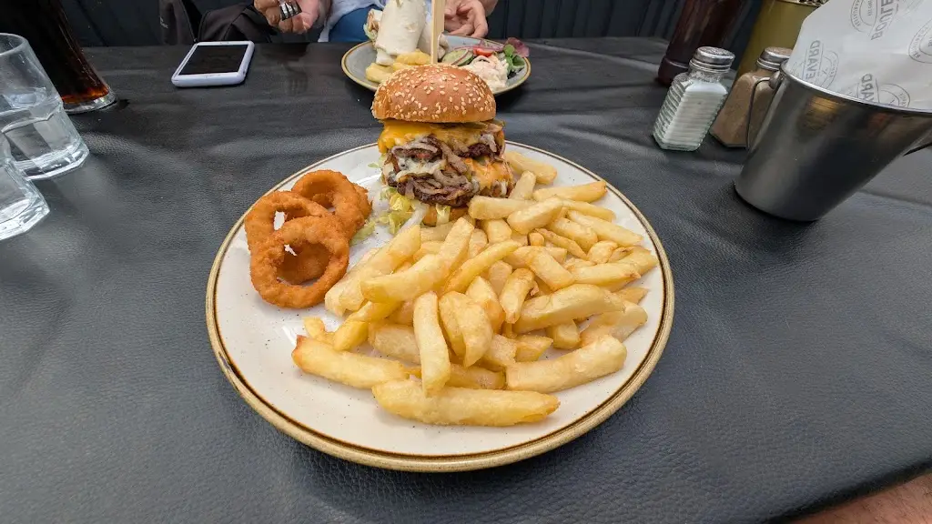 Mark Field_The Boulevard East Wittering_Birdham_review