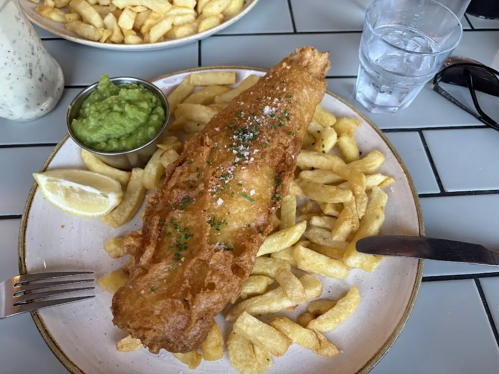 Jacqui_The Boulevard East Wittering_Birdham_review