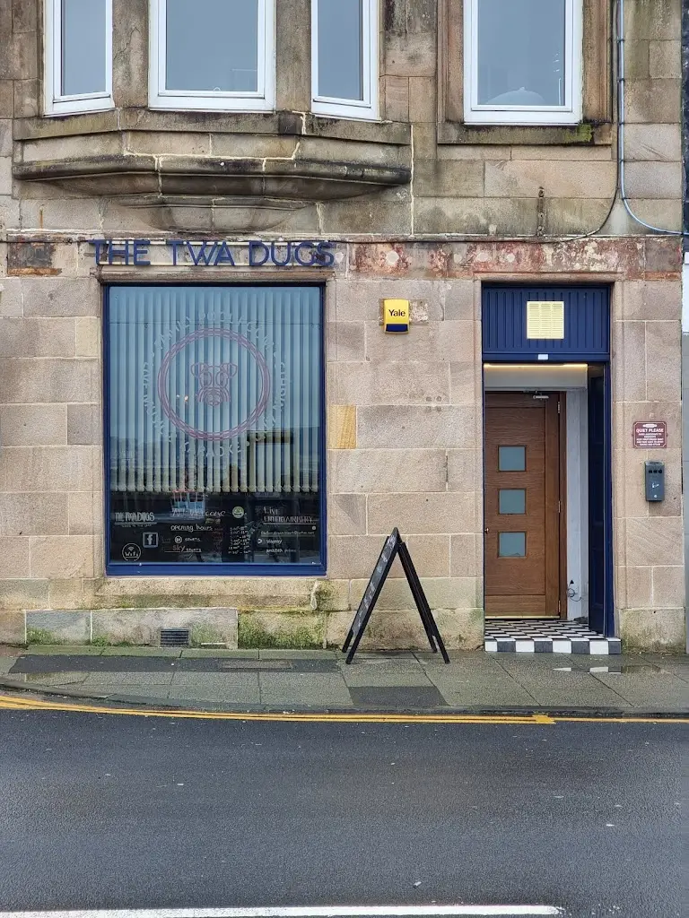 The Twa Dugs_Isle of Cumbrae_slider_image_3