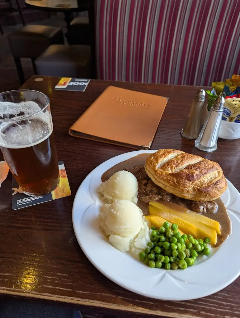 Sam Harvey_Frasers Bar_Isle of Cumbrae_review